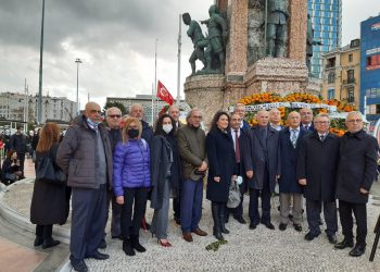 TAKSİM ANITI’NA ÇELENK VE SAYGI DURUŞU