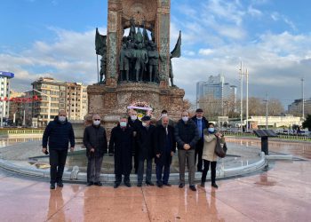 Taksim Atatürk Anıtına çelenk koyduk.