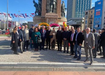 CUMHURİYET BAYRAMI TAKSİM ANITI SAYGI DURUŞU VE ÇELENK TÖRENİ