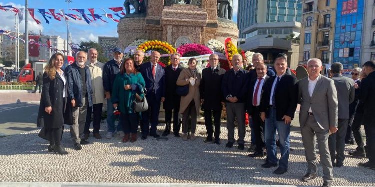 CUMHURİYET BAYRAMI TAKSİM ANITI SAYGI DURUŞU VE ÇELENK TÖRENİ