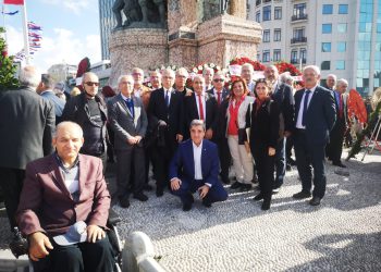 Taksim Cumhuriyet Anıtına Çelenk Töreni