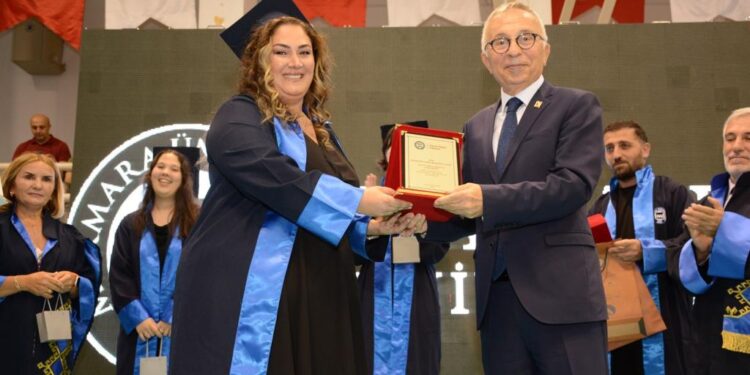 M.Ü Siyasal Bilgiler 2022-2023 Akademik Dönemi Mezuniyet Töreni