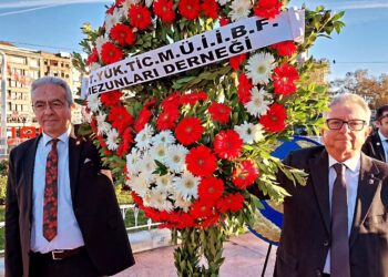 Taksim Cumhuriyet Anıtı Çelenk Sunumu