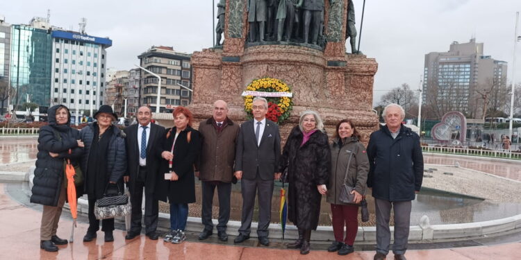 Taksim’de Ata’mızın Huzurunda