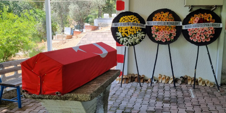 Prof. Dr. Çetin Yetkin Hocamıza rahmet, ailesine başsağlığı dileriz.