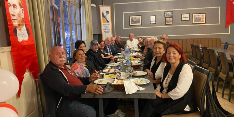 Özkan Mert’le ‘Şiirin İlkeleri, gelişen değişen dünya ve insan ışığında bu günün şiiri”