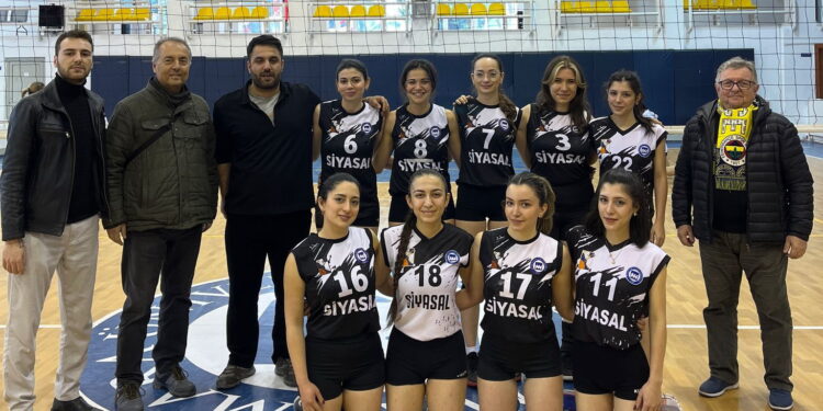Siyasal Bilgiler Fakültesi Kadın Voleybol Takımı, Eczacılık Fakültesini 3-1 mağlup etti.
